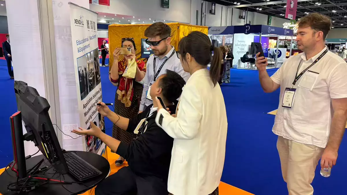 Professional-Networking-with-Education-Experts